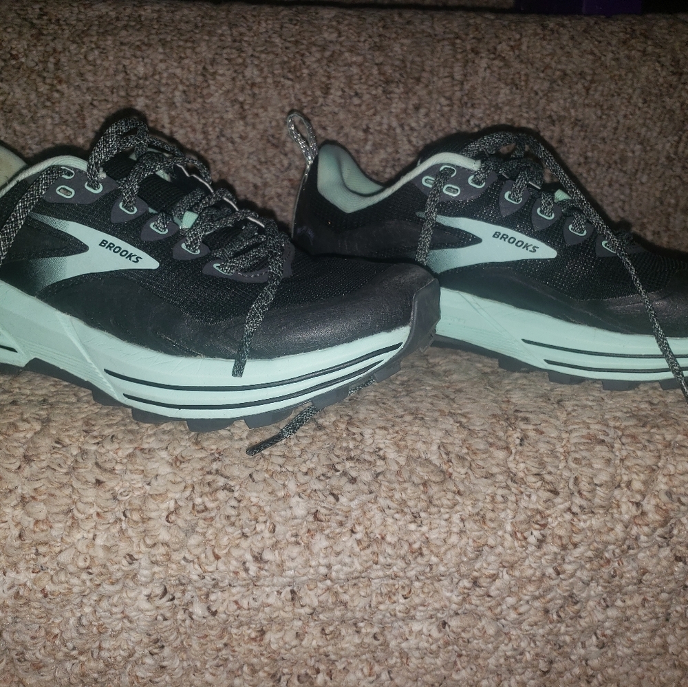 Brooks Cascadia 16 7.5 wide